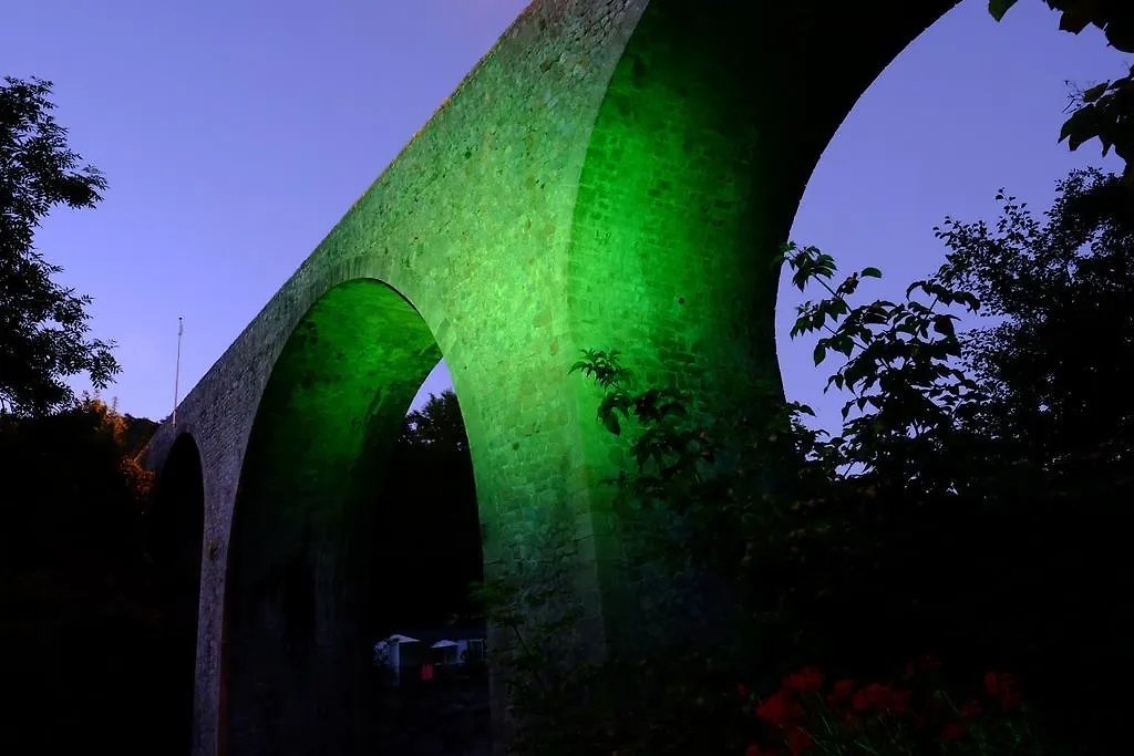 Maison Sous Le Pont Bed & Breakfast Meyras